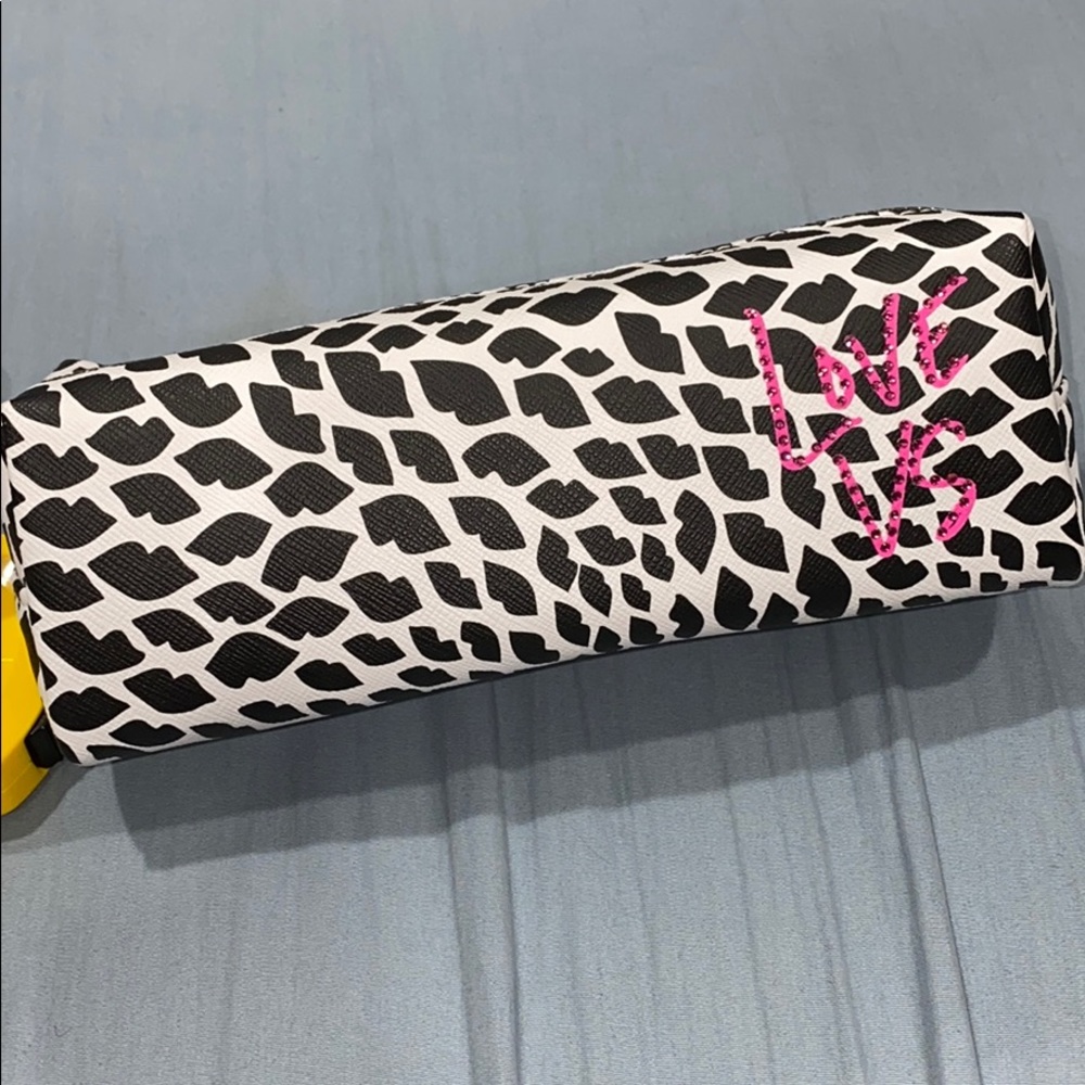 Victoria’s Secret Love VS Leopard Print Pouch 💎